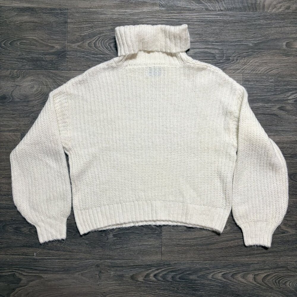 Old Navy Knit Turtleneck Sweater XS Winter White Chunky Preppy Oversized - Picture 8 of 9